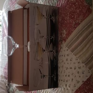 4 piece 8 0z champagne glasses